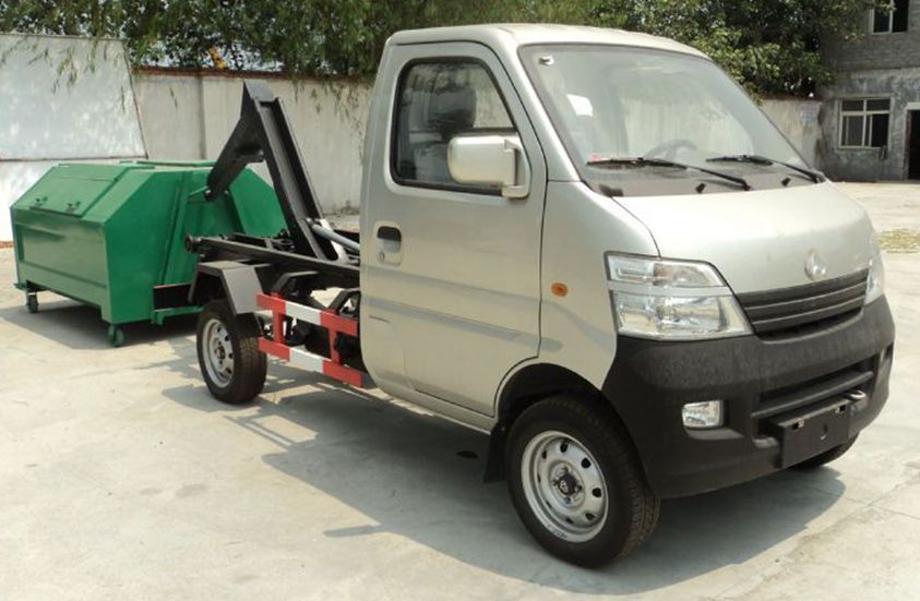 长安3方勾臂式垃圾车工作实拍 长安3方勾臂式垃圾车工作实拍